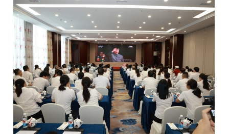 安惠黨員干部和駐通外國(guó)友人觀(guān)看2025“九三閱兵”直播